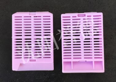 中国 紫色のプラスチック組織学カセット、カセットを処理する使い捨て可能なティッシュ サプライヤー